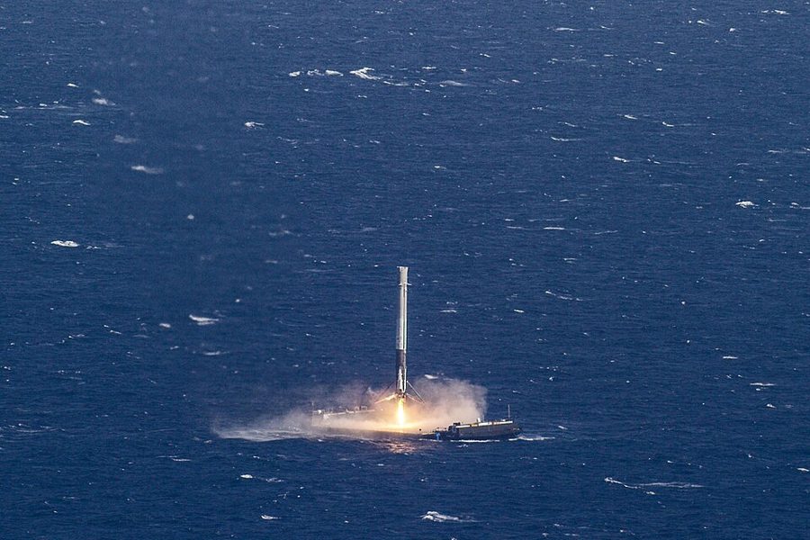 SpaceX Falcon 9 一子级在海上无人驳船上着陆